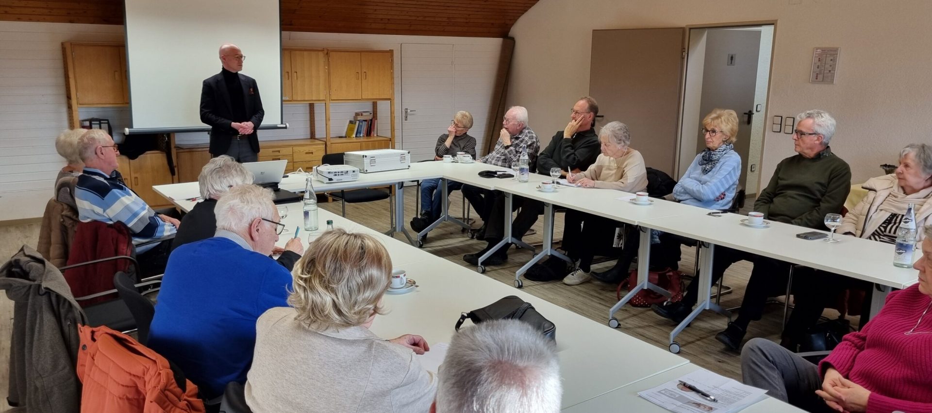 Herr Philippe A. Singer beim Vortrag