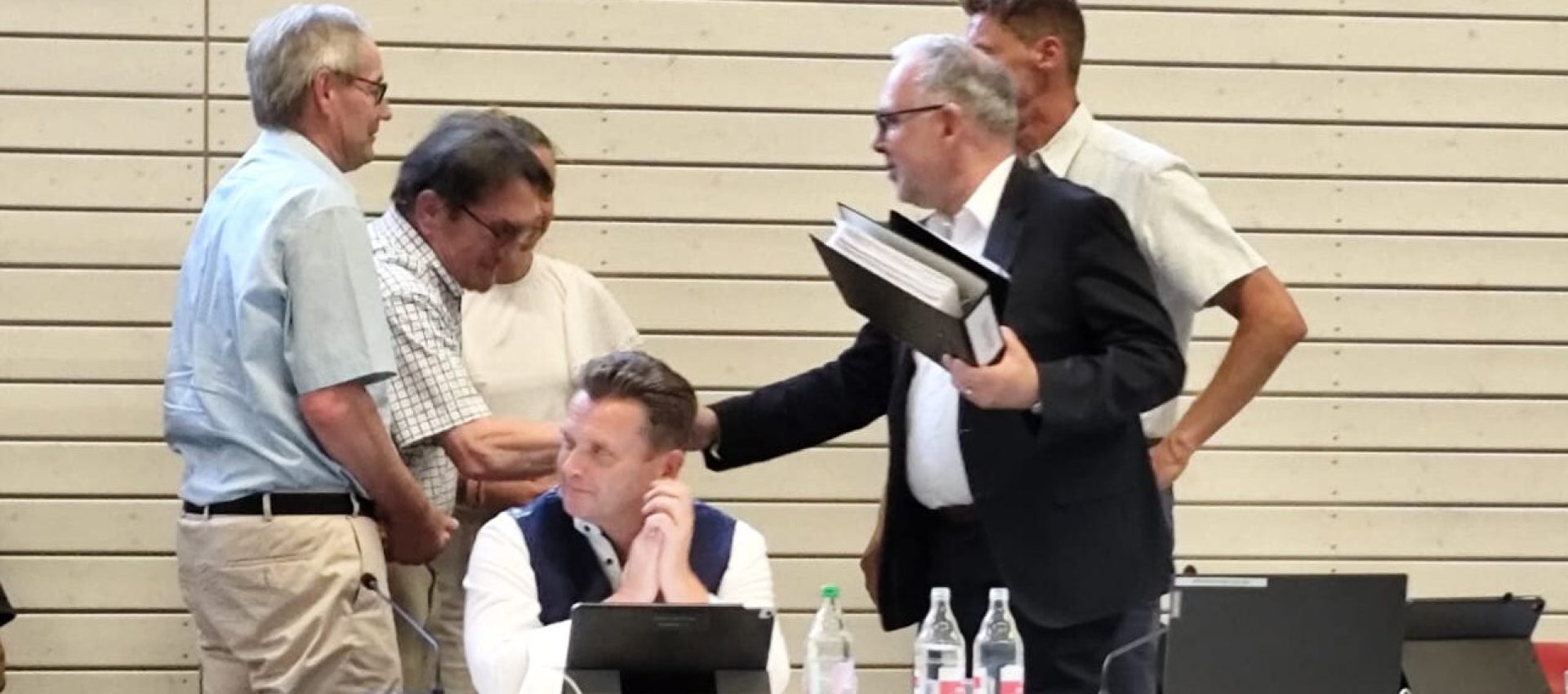 SU Horb Andreas Bronner Übergabe von Unterschriften SU Horb Andreas Bronner Übergabe von Unterschriften